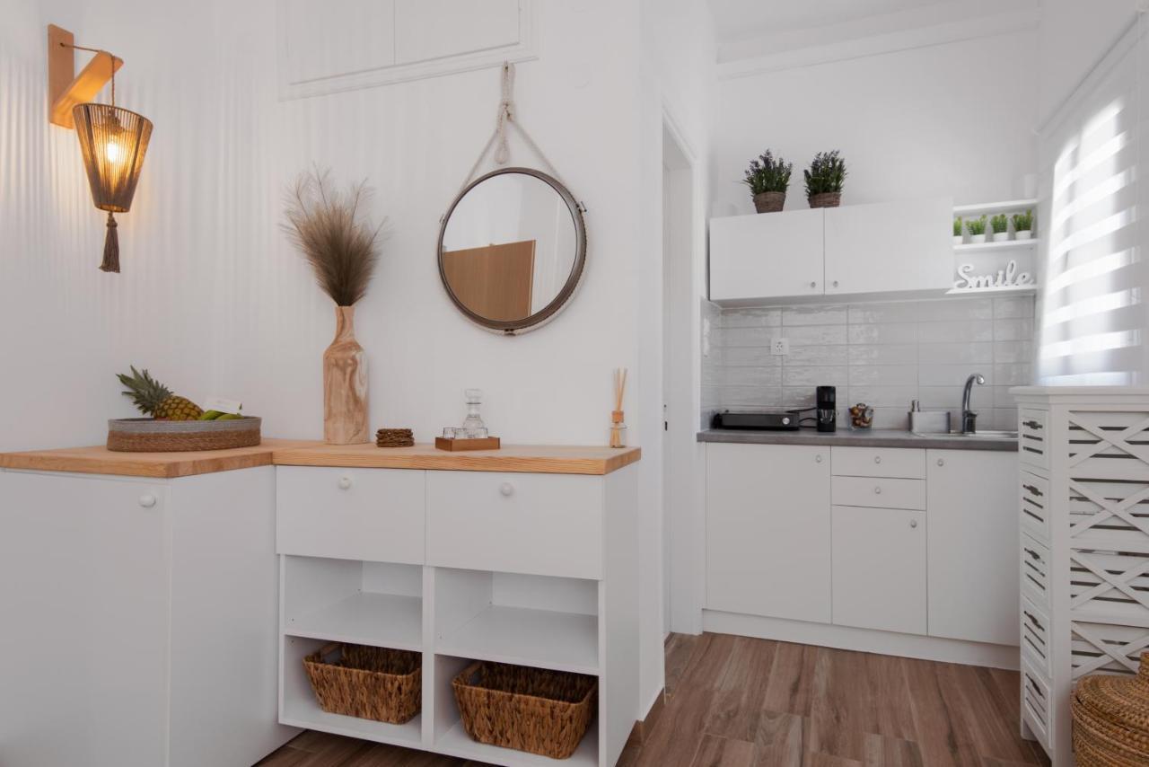 Miles Away Luxury Apartments Platis Gialos  Eksteriør billede
