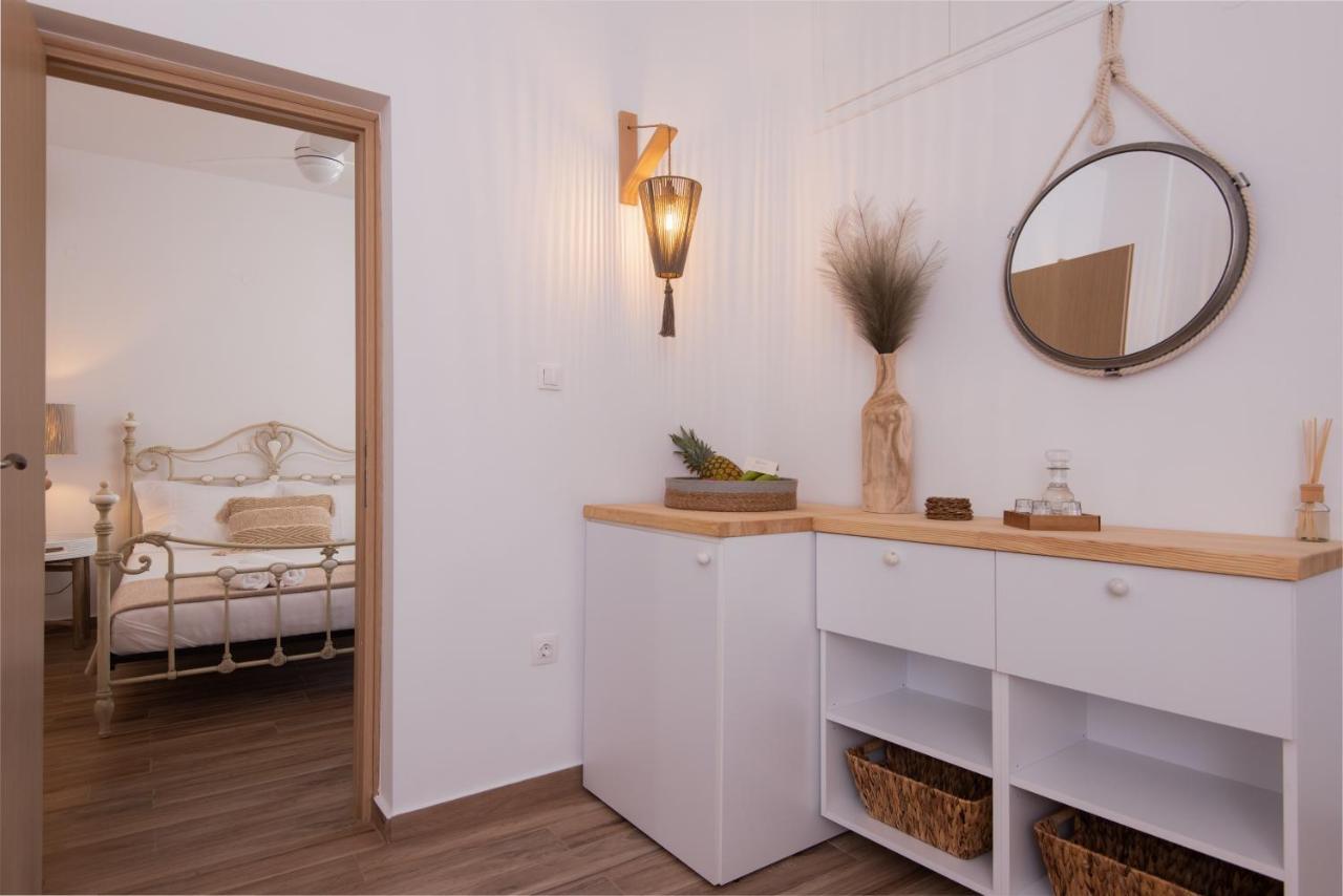 Miles Away Luxury Apartments Platis Gialos  Eksteriør billede